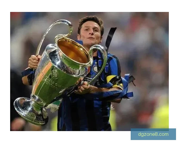 从攻防全能到精神领袖全面解析国米传奇萨内蒂的巅峰实力时代